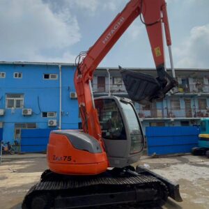 MINI EXCAVADORA HITACHI ZX 75